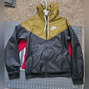 Nike olive green w/ black windbreaker size xs (NWOT)